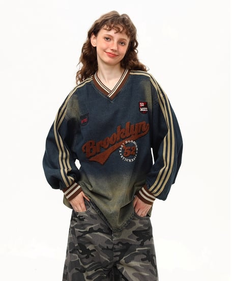Vintage College Logo V-neck Pullover