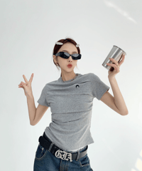 Slim Compact Embroidery One-point T-shirt  / 2colors