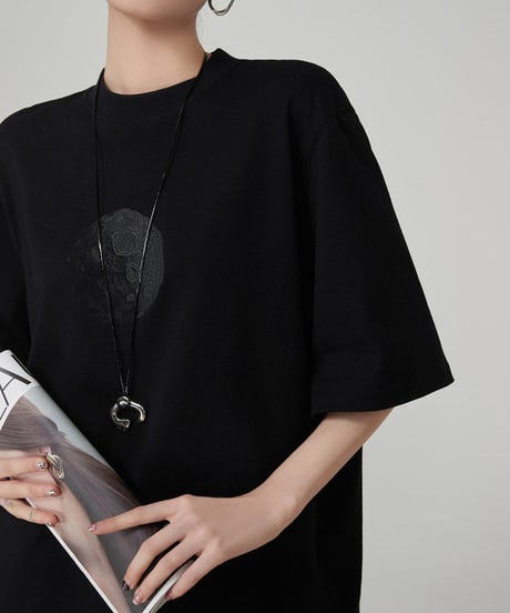 Minimal Graphic Oversized T-Shirt