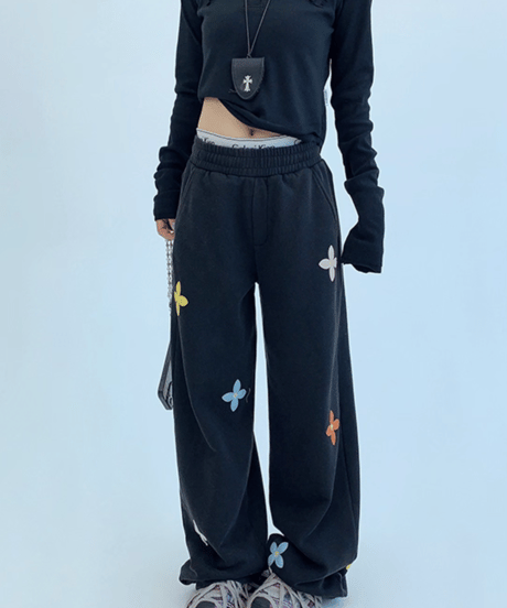 Flower Patch Loose-Fit Sweatpants / 2colors