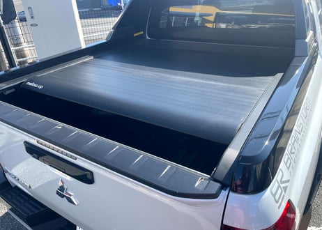 【mellow.up】トライトン　スタイリングバー付きGSRグレード専用　電動シャッター式トノカバー ご自宅宛への配送できます！ TRITON LC2T専用