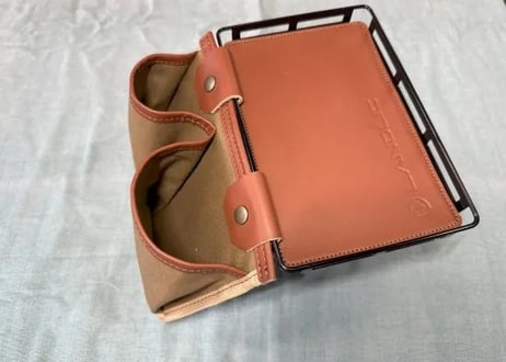 【LANDLIC】 フロントテーブル専用フロントポケット　新型デリカD:5　2026- ◆ブラウン◆