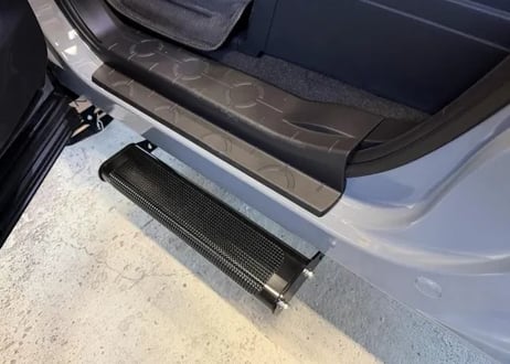 【LANDLIC】 サイドステップ　フロント用　新型デリカ　DELICA　D:5　2026-