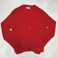 「LACOSTE(ラコステ)」IZOD アイゾッド 70s 糸巻きタグ 青ワニ Mサイズ レッド アクリルニット カーディガン [2211015]