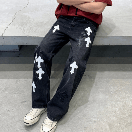 Monochrome Cross Patch Barrel Pants – Black