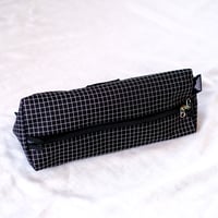 HariyamnaProductions / Triangular container