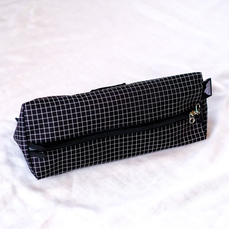 HariyamnaProductions / Triangular container