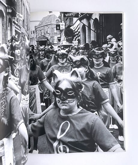 CLOSE UP | WILLIAM KLEIN