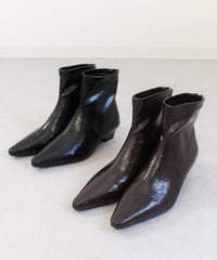 スリムトゥヒールショートブーツ