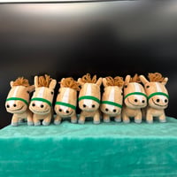 仁王立ちでフレームインするレディ
