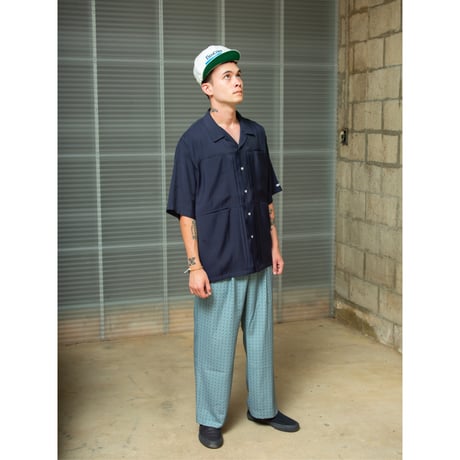 Double-pleated Aloha shirts