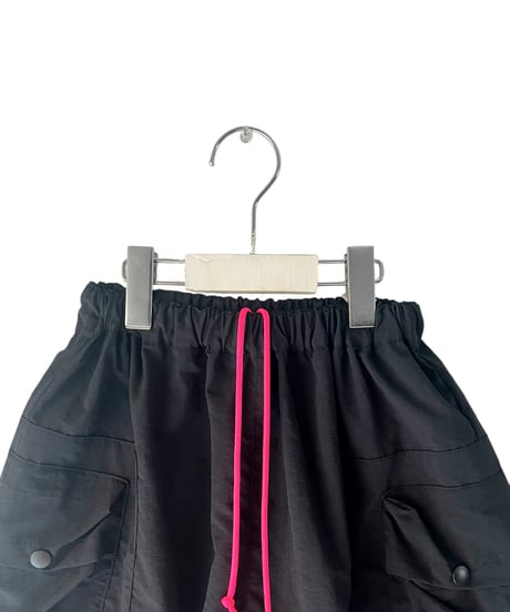 LIGHT SHELL BULKY TAFFETA CARGO SHORT PANTS
