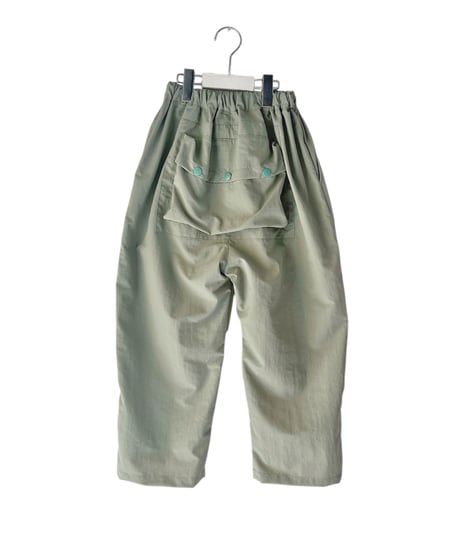 LIGHT SHELL BULKY TAFFETA BACK POCKET PANTS
