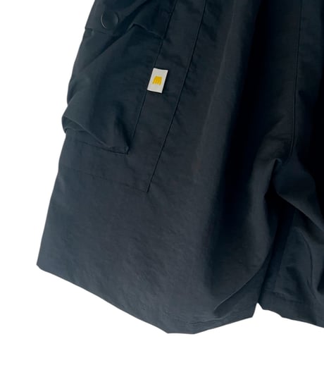 LIGHT SHELL BULKY TAFFETA CARGO SHORT PANTS