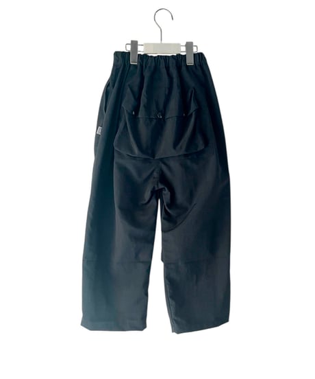 LIGHT SHELL BULKY TAFFETA BACK POCKET PANTS