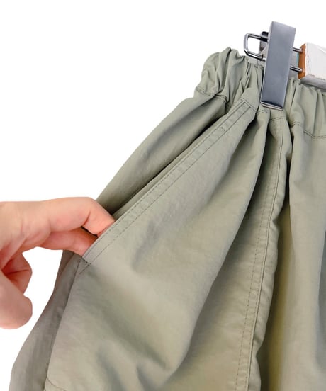 LIGHT SHELL BULKY TAFFETA BACK POCKET PANTS