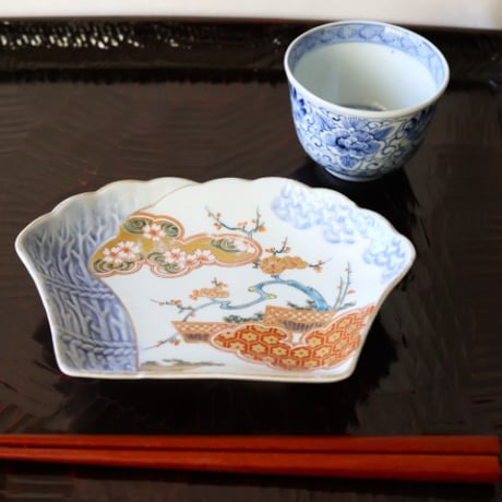 伊万里 折枝梅・桜 色絵 扇形変形皿  中皿 明治以降 o-48