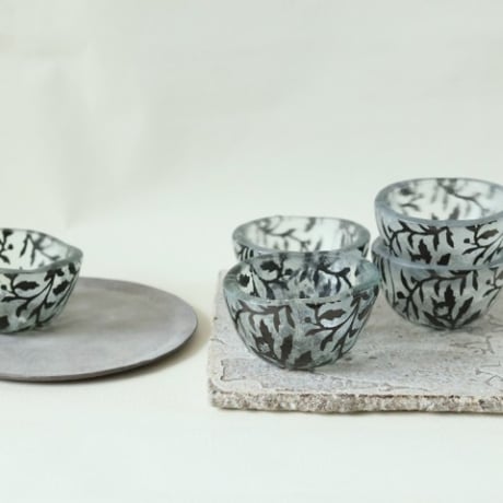 g studio ガラスボウル 小鉢 ブラック フラワー ラウンド　o-46