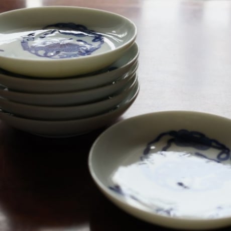 伊万里焼 染付 宝尽文 小皿 11.4cm 明治〜大正期 吉祥文様　o-16