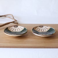 瀬戸焼｜加藤春暁 織部 小皿 2枚セット｜趣ある片口風の意匠　h-58