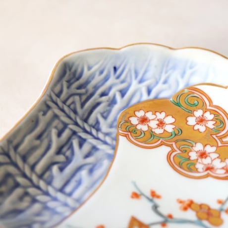 伊万里 折枝梅・桜 色絵 扇形変形皿  中皿 明治以降 o-48