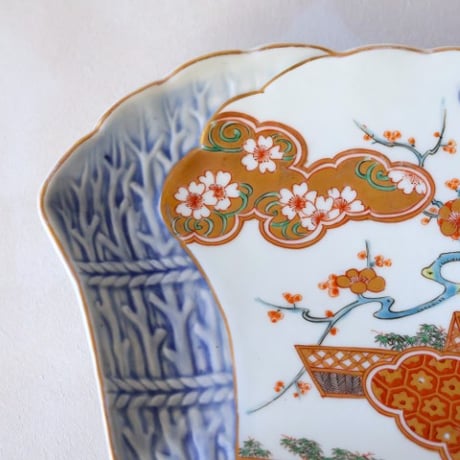 伊万里 折枝梅・桜 色絵 扇形変形皿  中皿 明治以降 o-48
