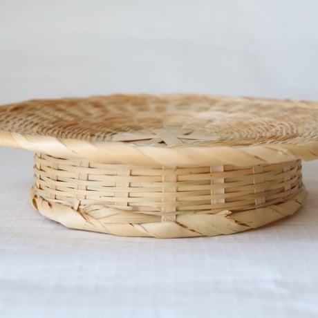 竹製　高台付き蕎麦ざる　（新品）ｎ-32