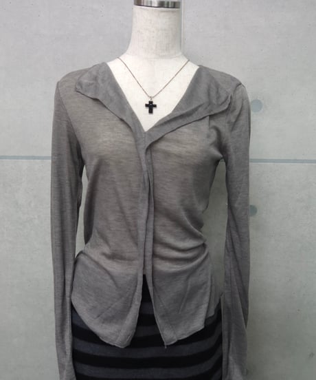 gray shirt