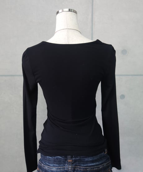 black ruched long sleeve top