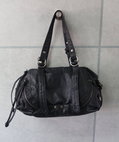 black shoulder bag