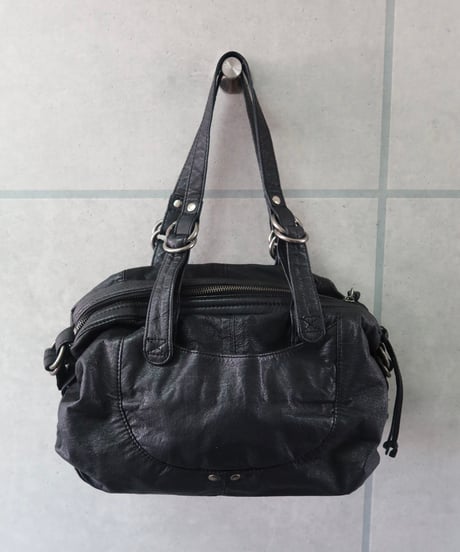 black shoulder bag