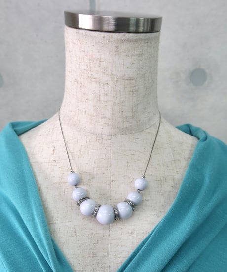 pearl white bead necklace