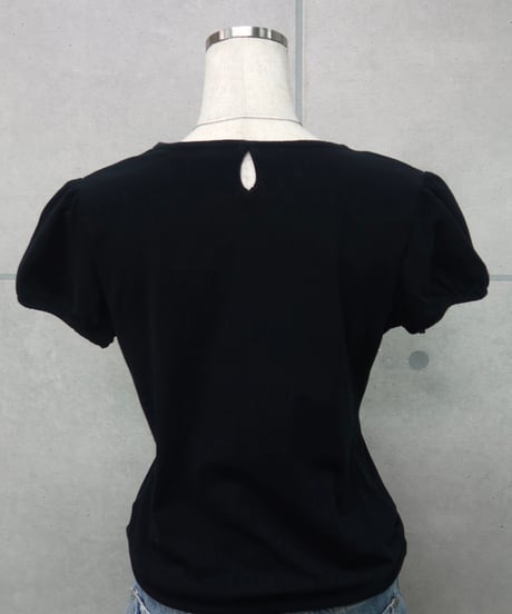 black puff sleeve top