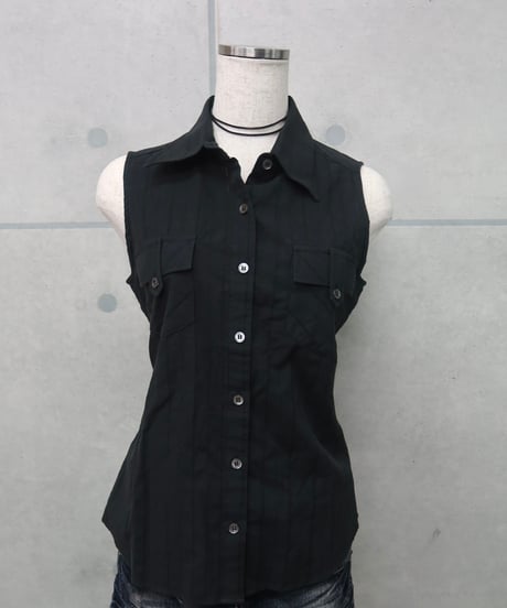 sleeveless shirt