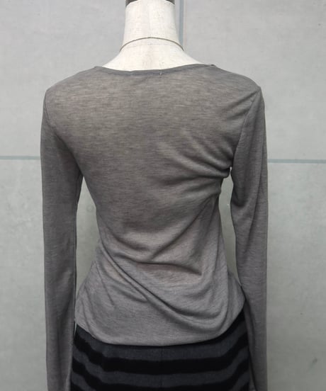 gray shirt