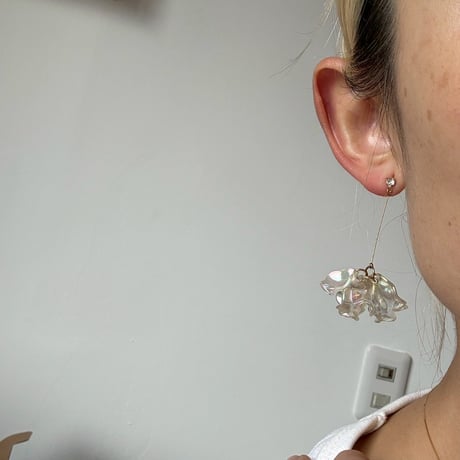 Antique 揺れる 花デザイン ピアス