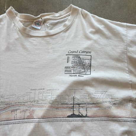 グランドキャニオン　地層　ボロTEE