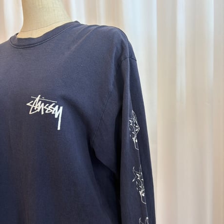 Stussy 袖ロゴ入り ロンTEE