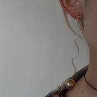 antique アンニュイ うねうね ロング ピアス