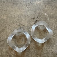シースルー イカリング ピアス