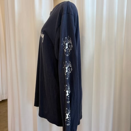 Stussy 袖ロゴ入り ロンTEE
