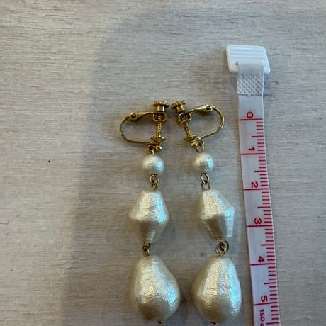 antique ゴールドトーン コットンパール イヤリング