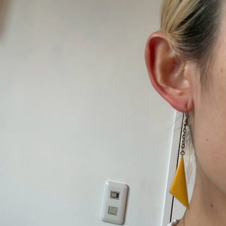 裏表別人ピアス