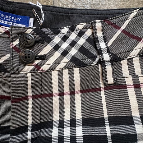 Burberry チェック9部丈パンツ