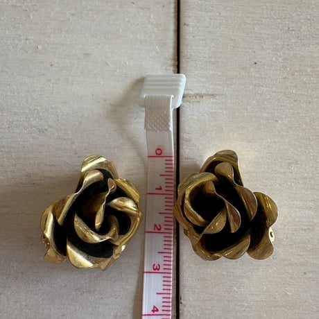 antique ゴールドカラー お花　イヤリング