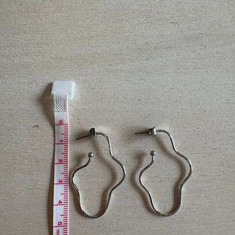 antique アンニュイ うねうね ピアス