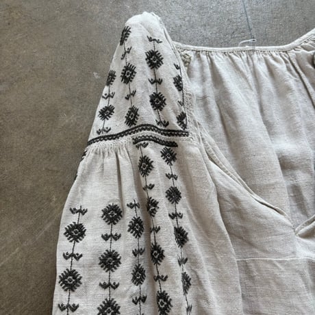 ウクライナ vintage 刺繍民族ブラウス