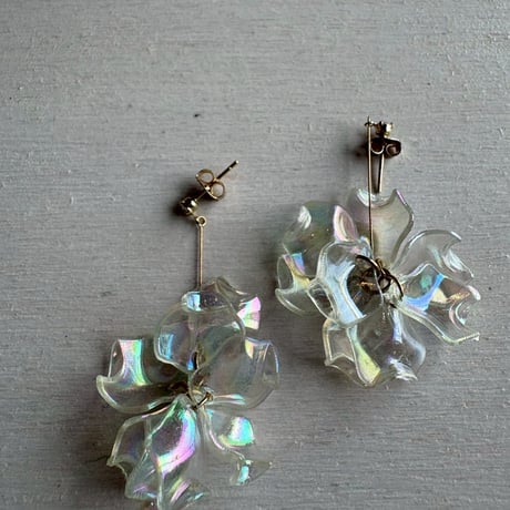 Antique 揺れる 花デザイン ピアス