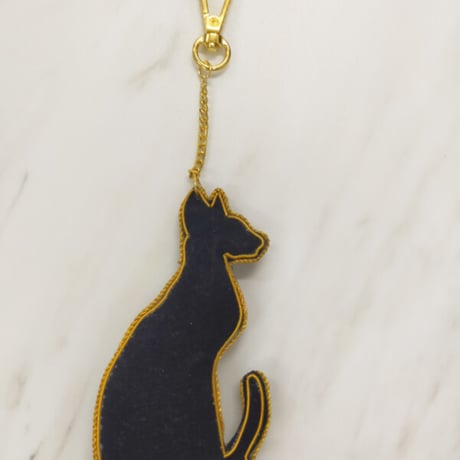 バステトのザリ刺繍バッグチャーム｜黒猫の女神のお守り