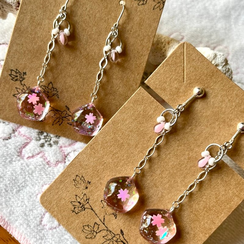 さくらゆらゆら🌸イヤリング／フックピアス | ぐーの手作り工房